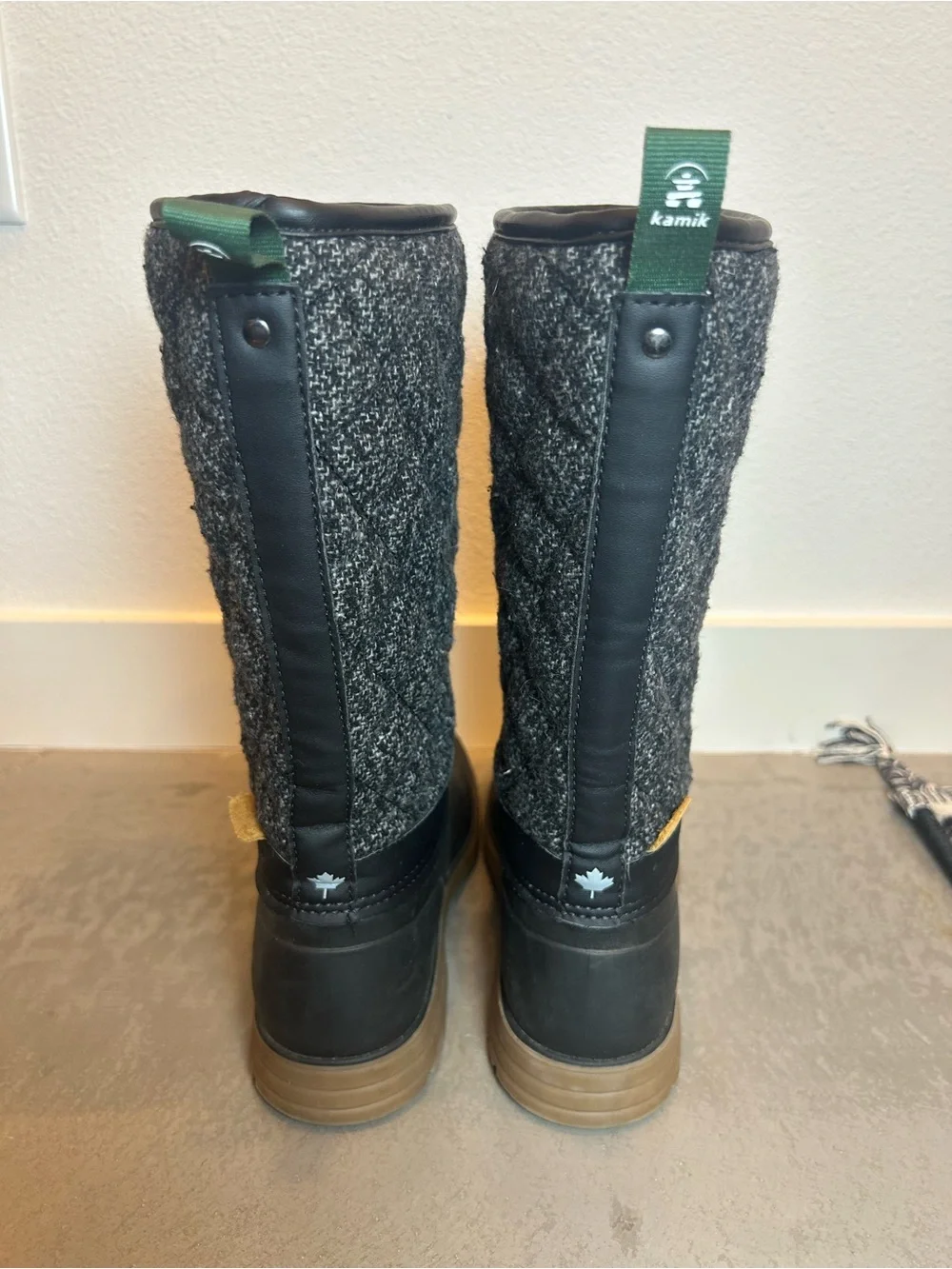 Kamik Abigail Black Grey Quilted PullOn Winter Rain Boots Size 8 Waterproof Base